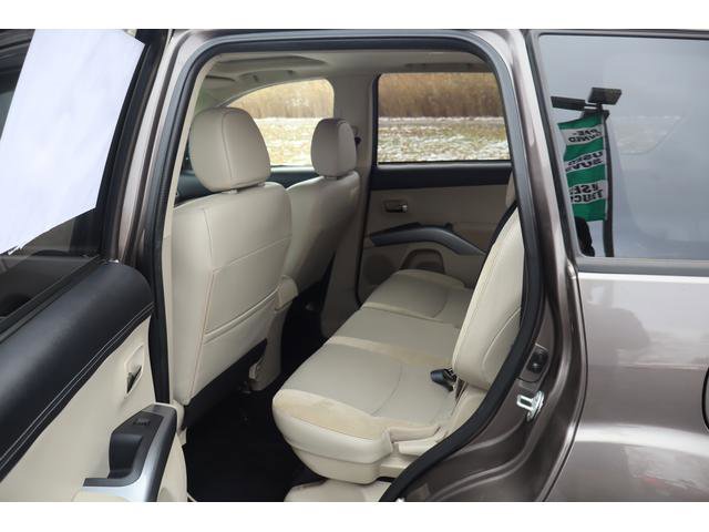 Used 2011 Mitsubishi Outlander SE image 7