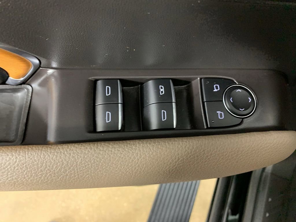 Used 2025 GMC Canyon Denali AWD/4WD image 19