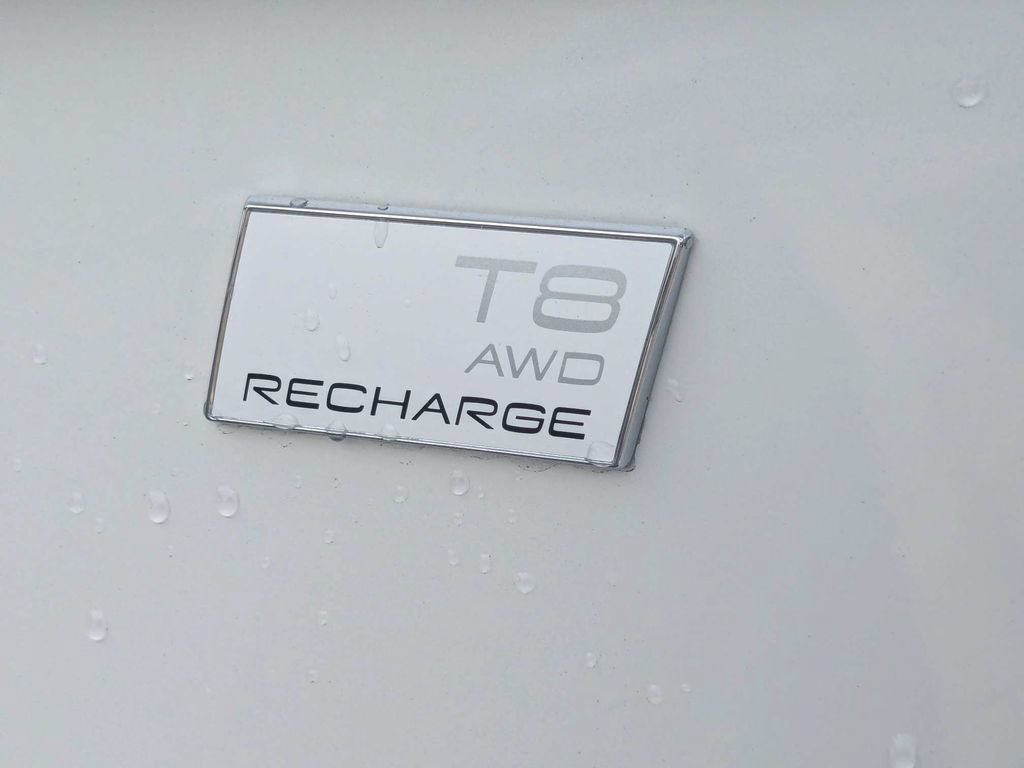 Certified 2023 Volvo XC90 T8 Plus AWD/4WD image 16