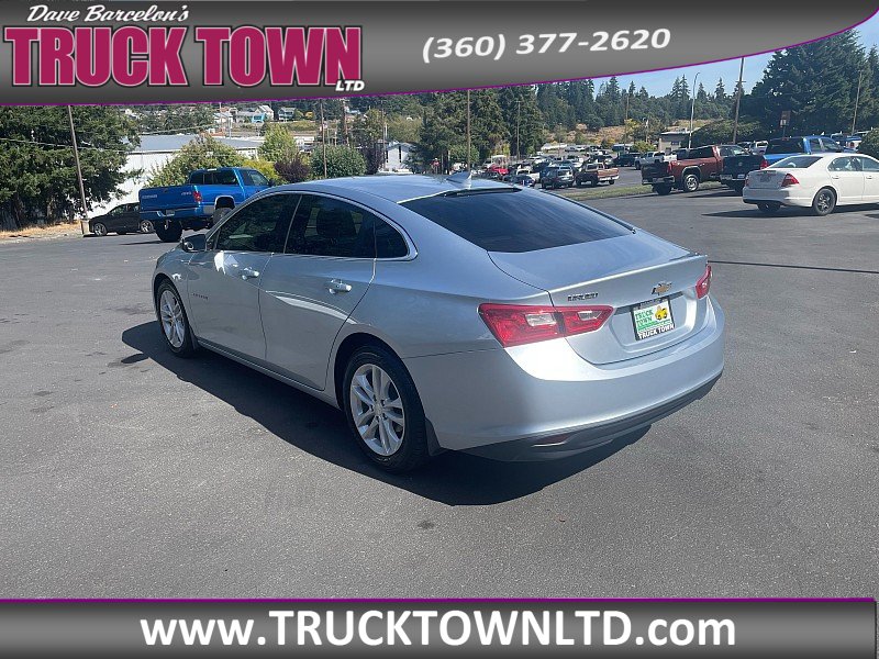 Used 2017 Chevrolet Malibu LT w/ Leather Package FWD image 3