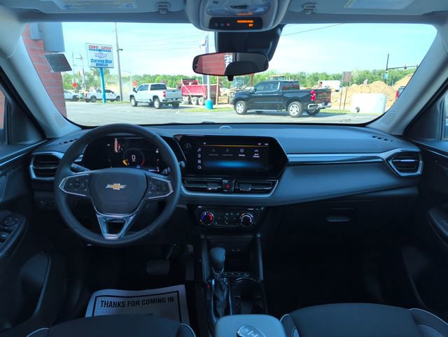 Used 2024 Chevrolet TrailBlazer LT w/ LT Cold Weather Package FWD image 17