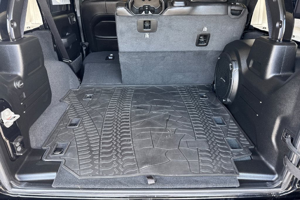 Used 2023 Jeep Wrangler Unlimited Sport AWD/4WD image 18