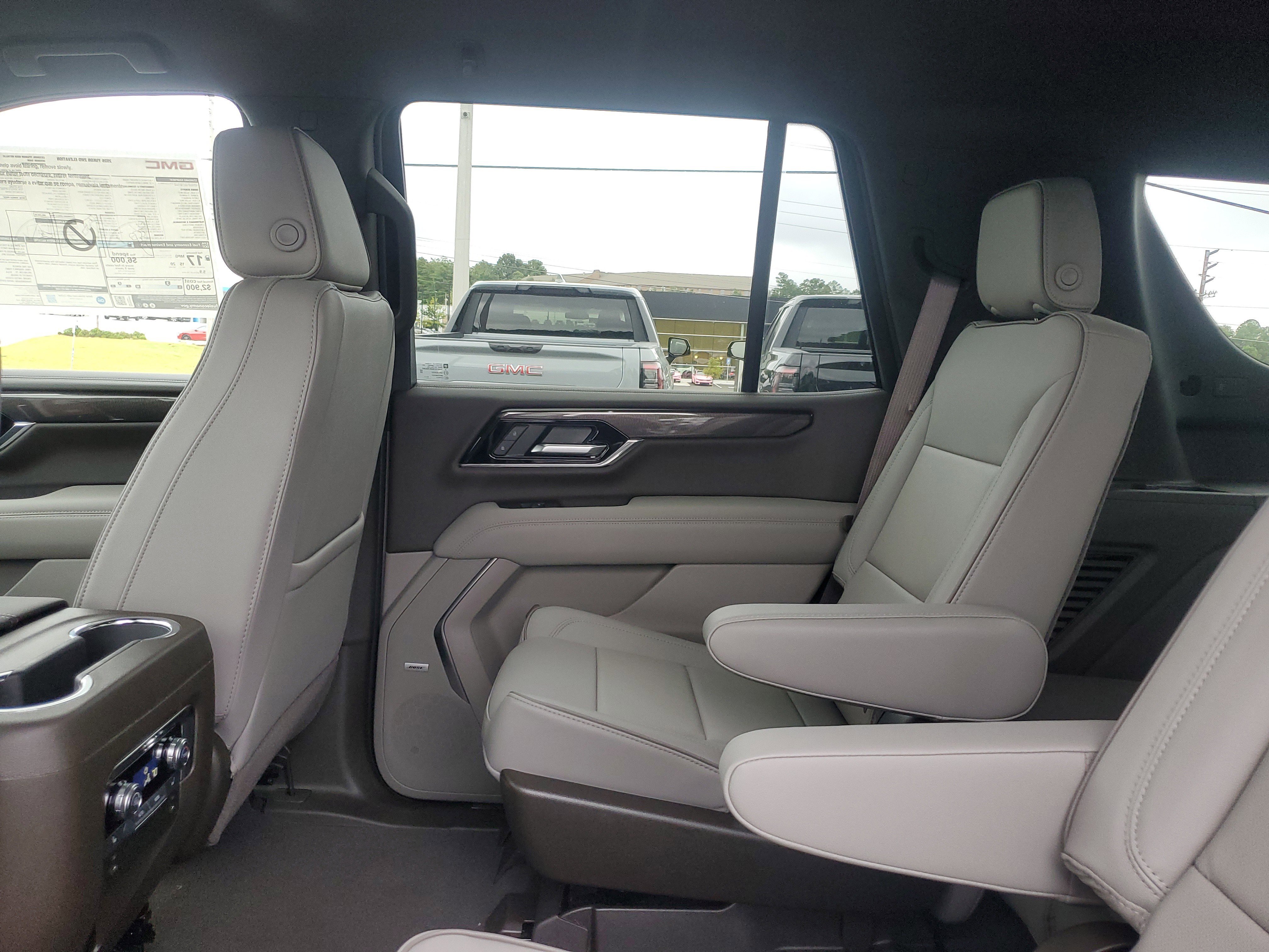 New 2026 GMC Yukon Elevation image 9