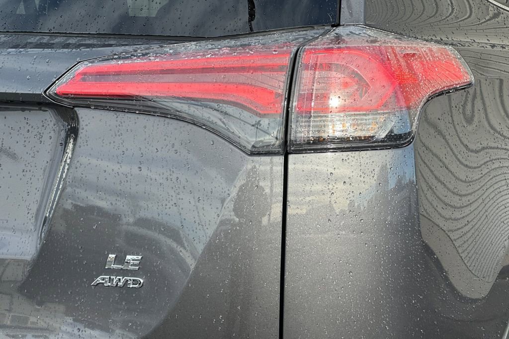 Used 2016 Toyota RAV4 LE image 27