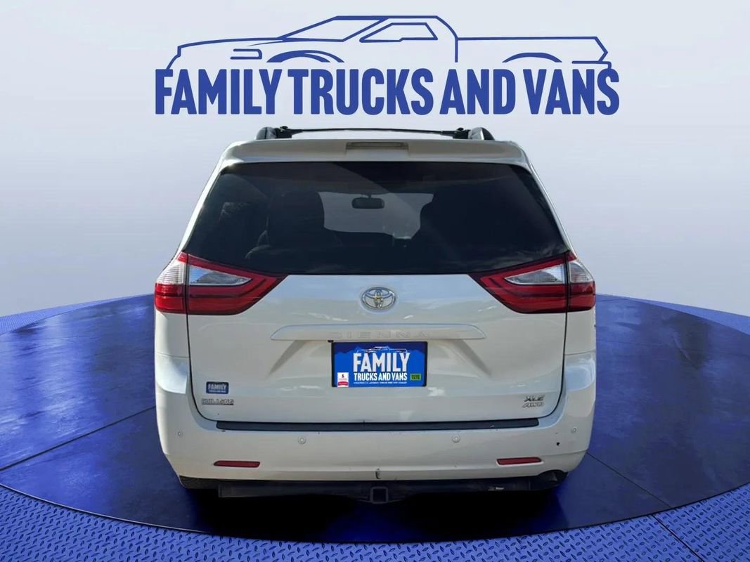 Used 2015 Toyota Sienna XLE image 4