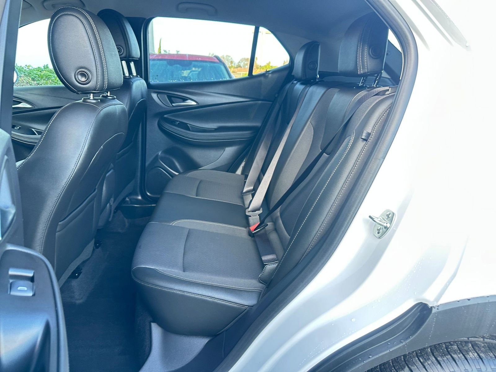 Used 2025 Buick Encore GX Preferred image 37