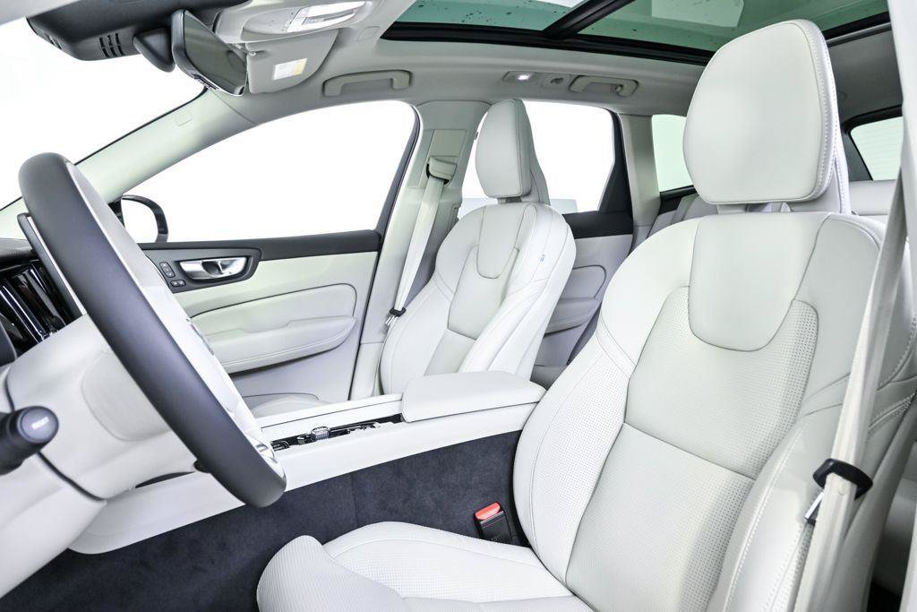 New 2026 Volvo XC60 B5 Ultra w/ Climate Package AWD/4WD image 5