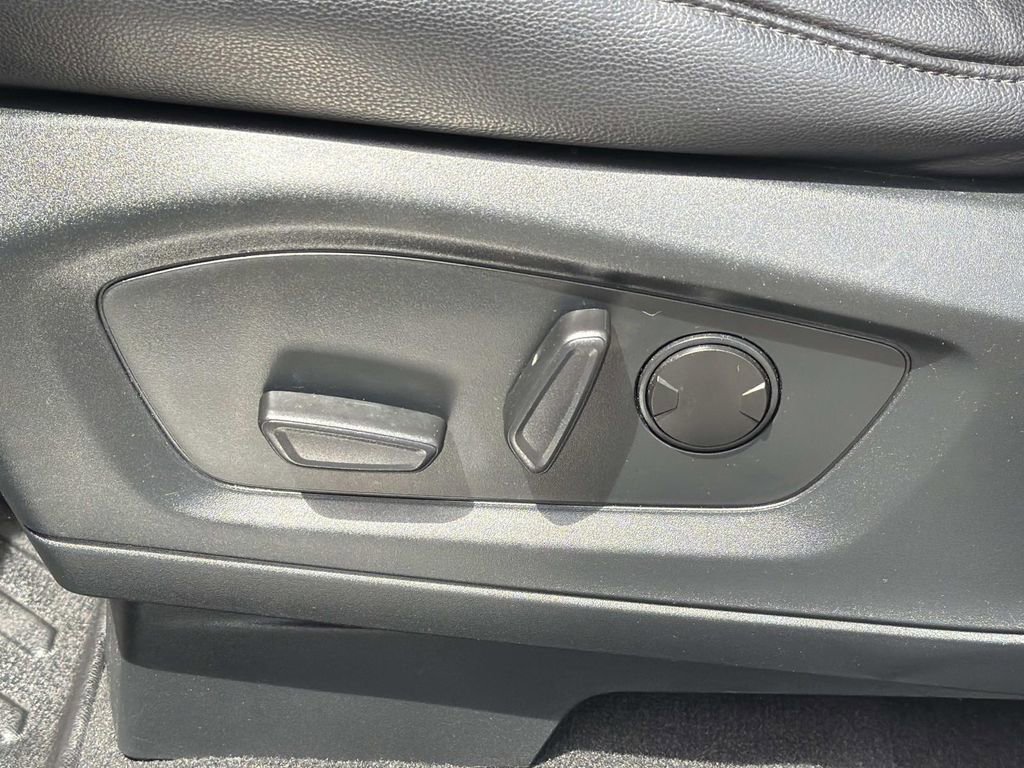 Used 2023 Ford Explorer Limited w/ Limited Technology Package image 21