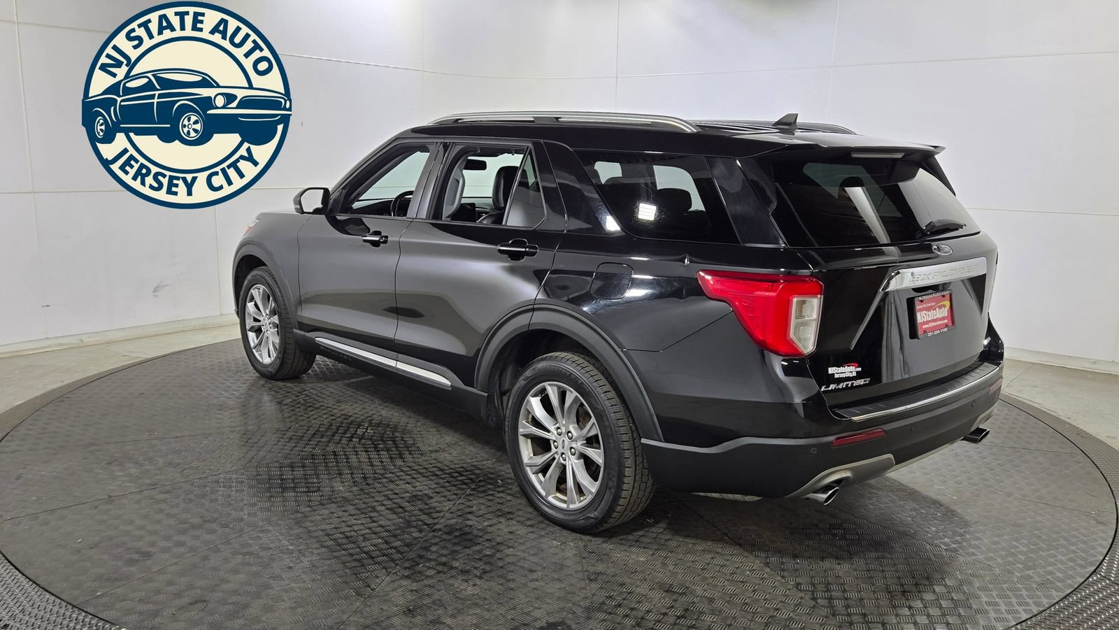 Used 2021 Ford Explorer Limited w/ Equipment Group 301A AWD/4WD image 3