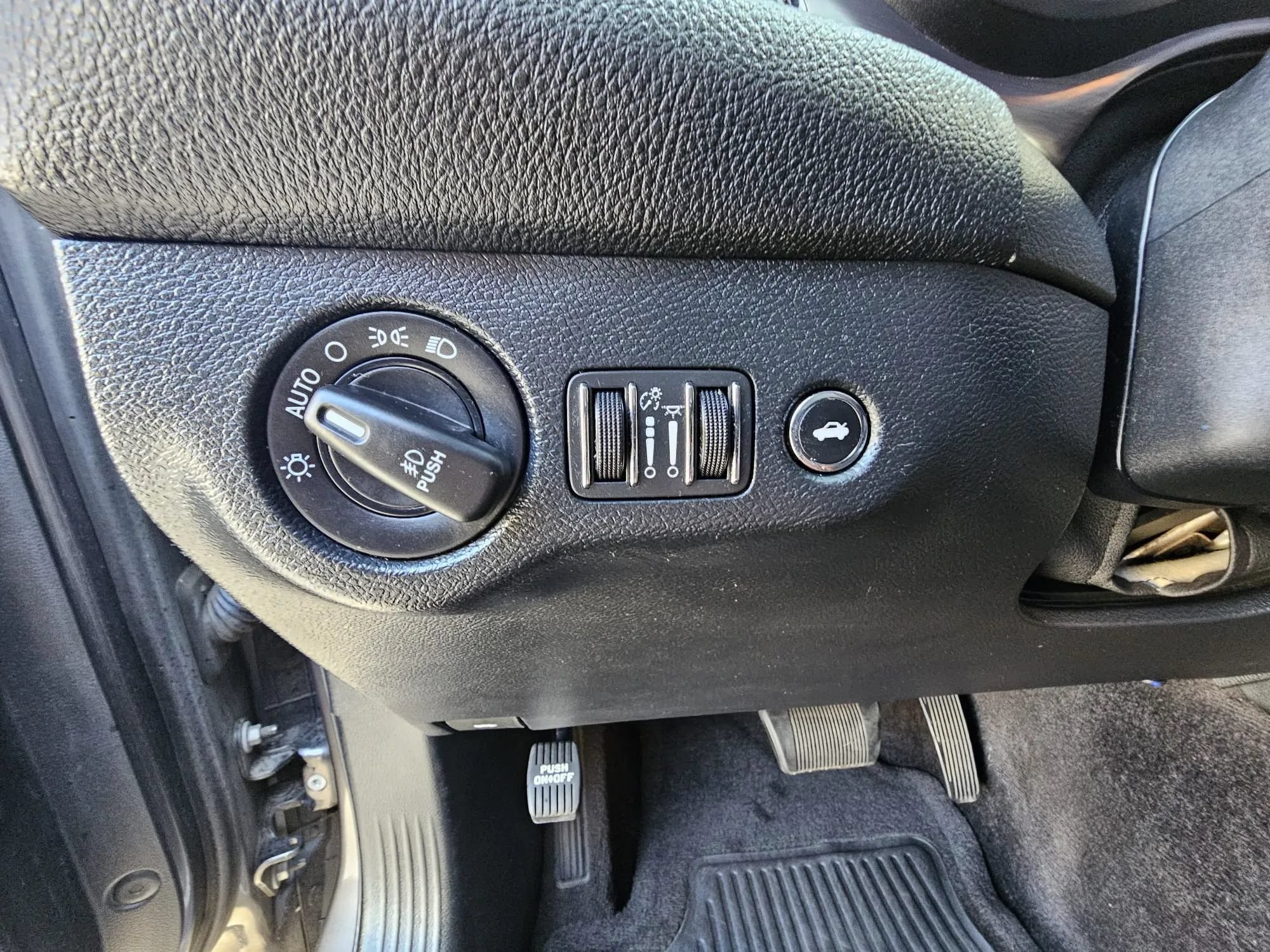 Used 2018 Dodge Challenger SXT RWD image 18
