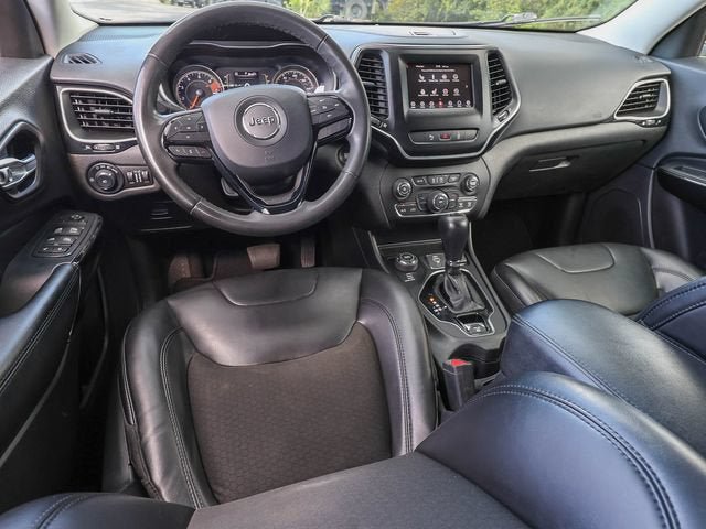 Used 2021 Jeep Cherokee Latitude Plus AWD/4WD image 25