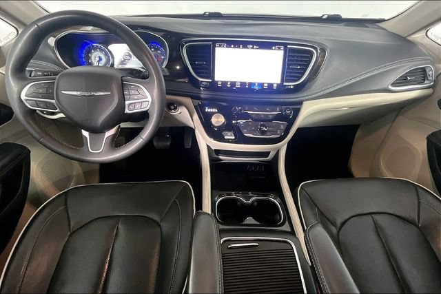 Used 2023 Chrysler Pacifica Limited FWD image 15