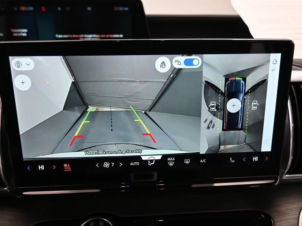 Certified 2025 Ford Expedition Max Platinum image 17