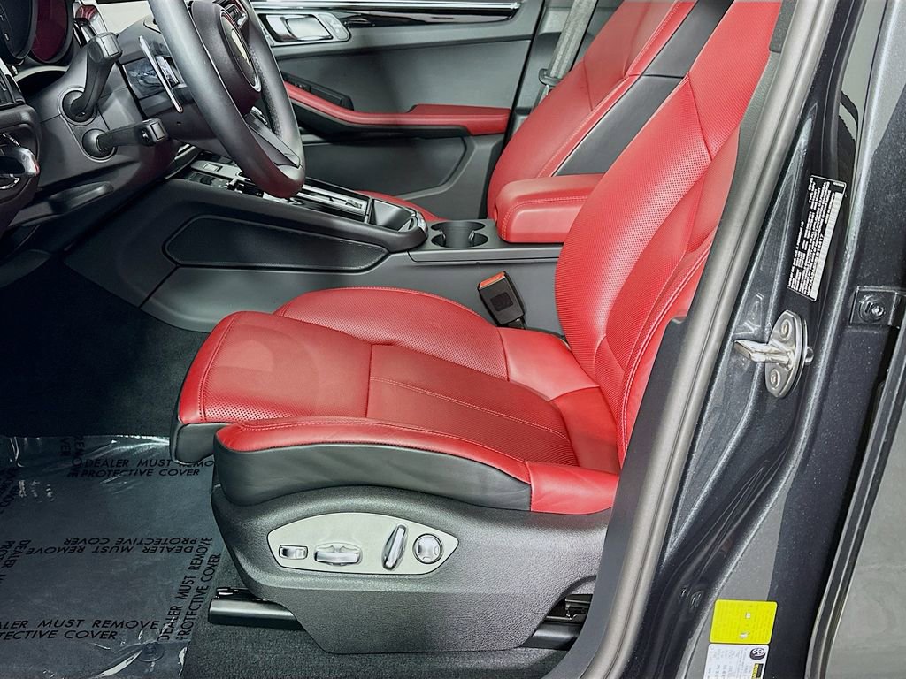 Used 2025 Porsche Macan image 22