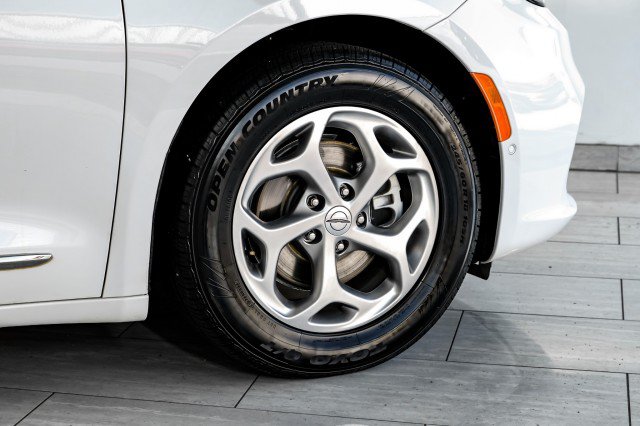 Used 2022 Chrysler Pacifica Limited FWD image 54