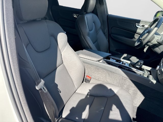 Certified 2025 Volvo XC60 T8 Plus w/ Protection Package Premier AWD/4WD image 31