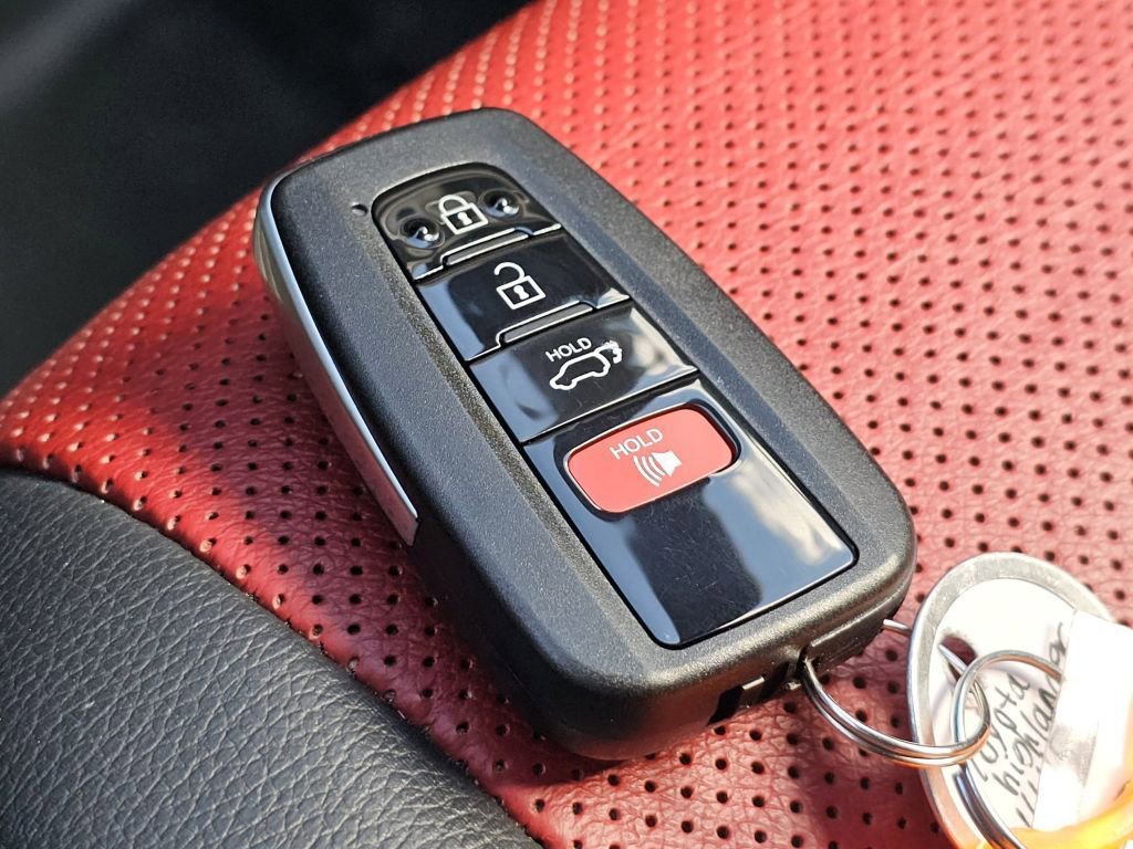 Used 2021 Toyota Highlander XSE AWD/4WD image 36