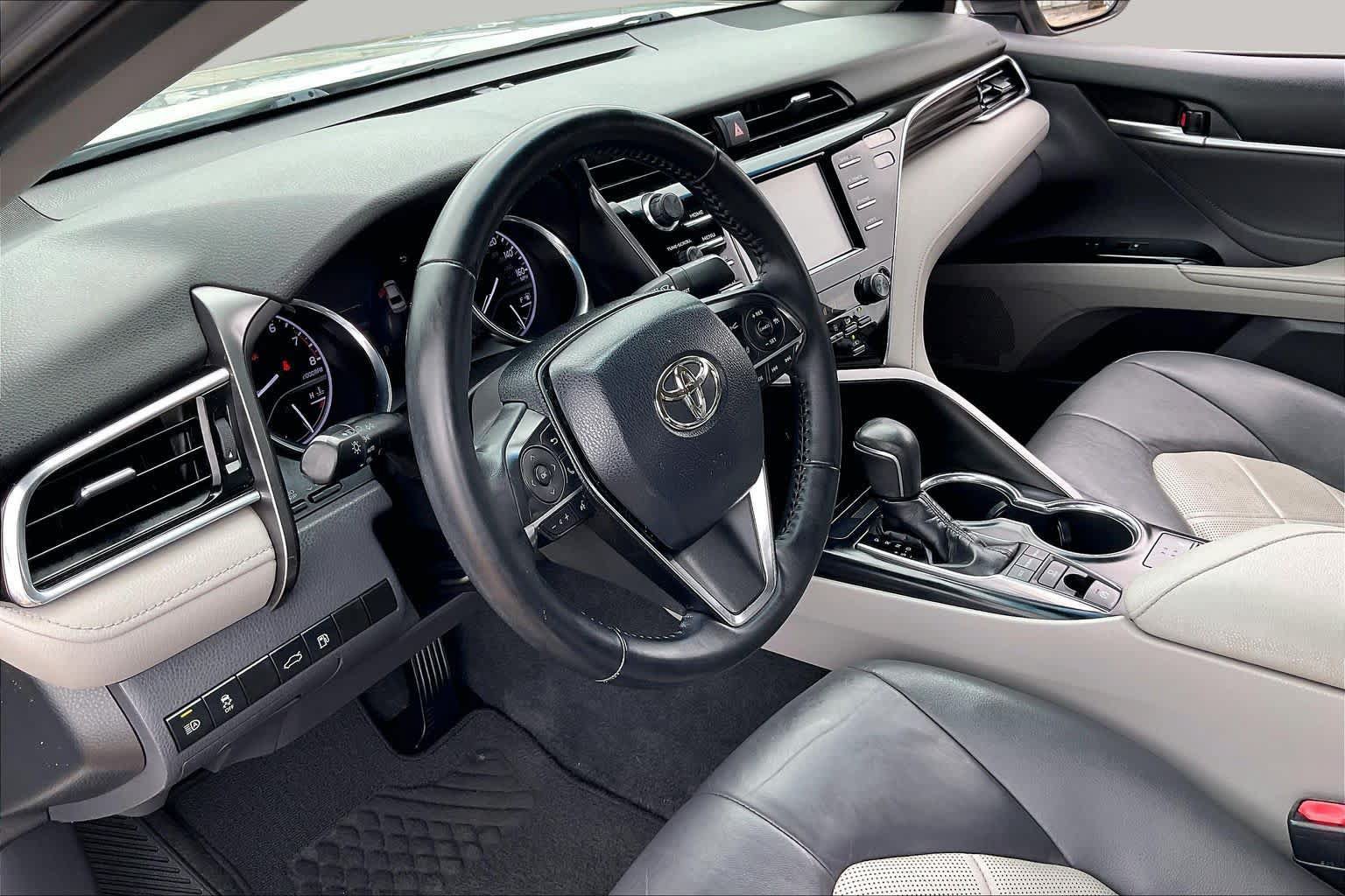 Used 2018 Toyota Camry XLE FWD image 18