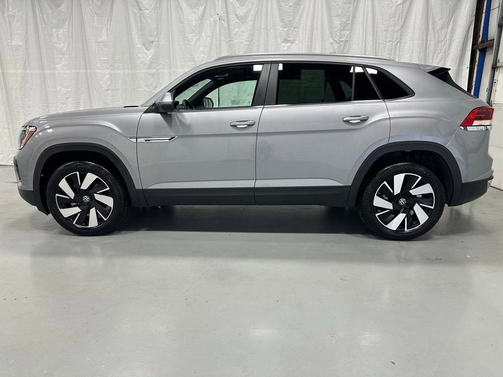 Used 2025 Volkswagen Atlas Cross Sport SE image 4