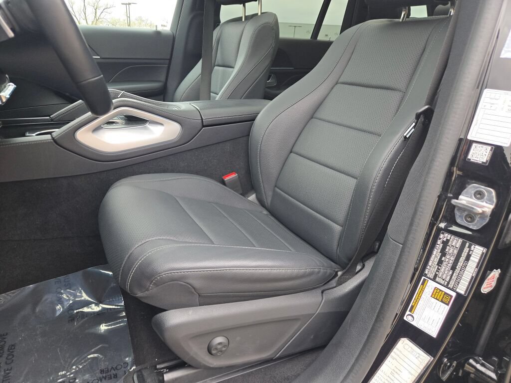 Used 2025 Mercedes-Benz GLS 450 4MATIC image 26