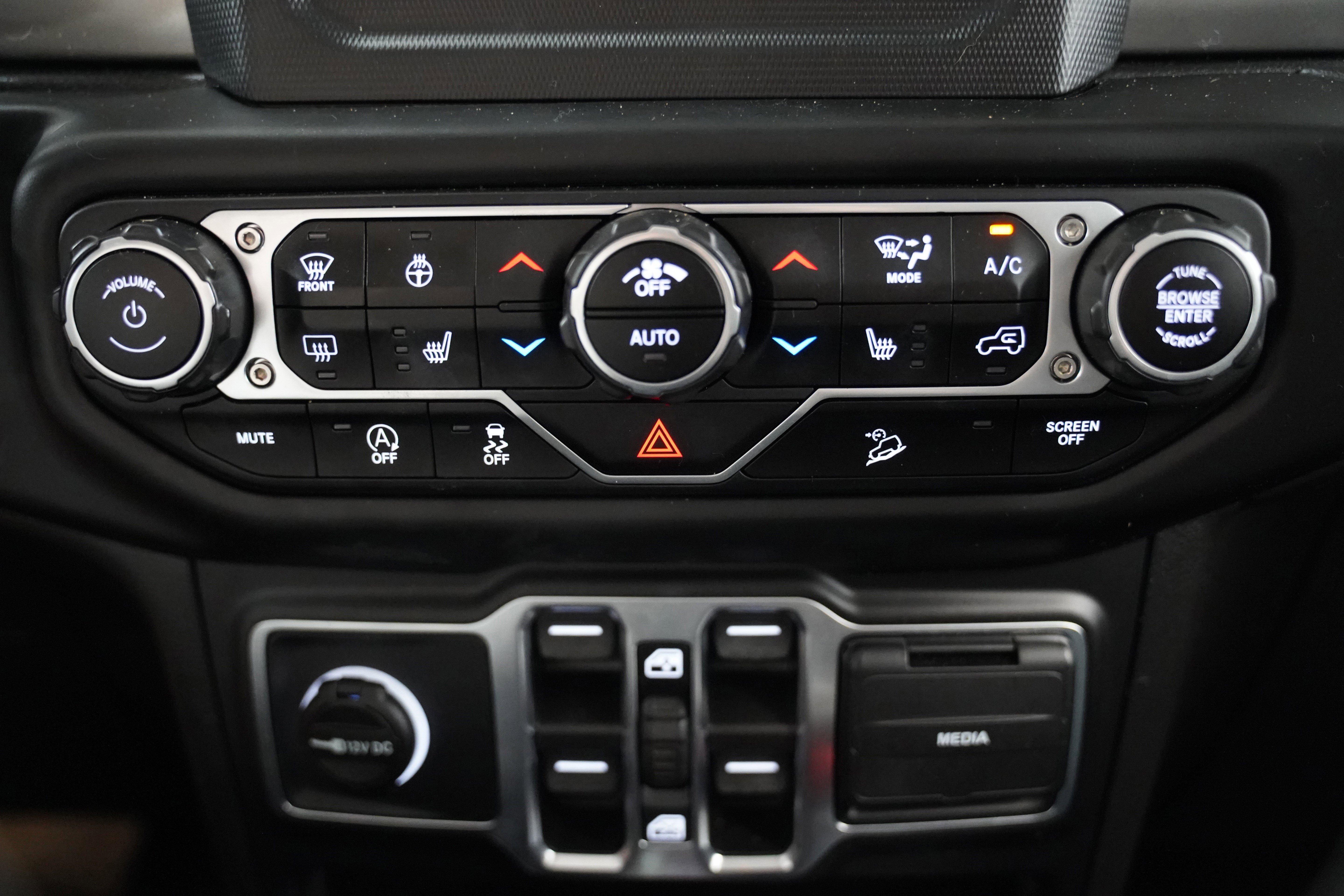 Used 2021 Jeep Wrangler Unlimited Sahara w/ Dual Top Group AWD/4WD image 29