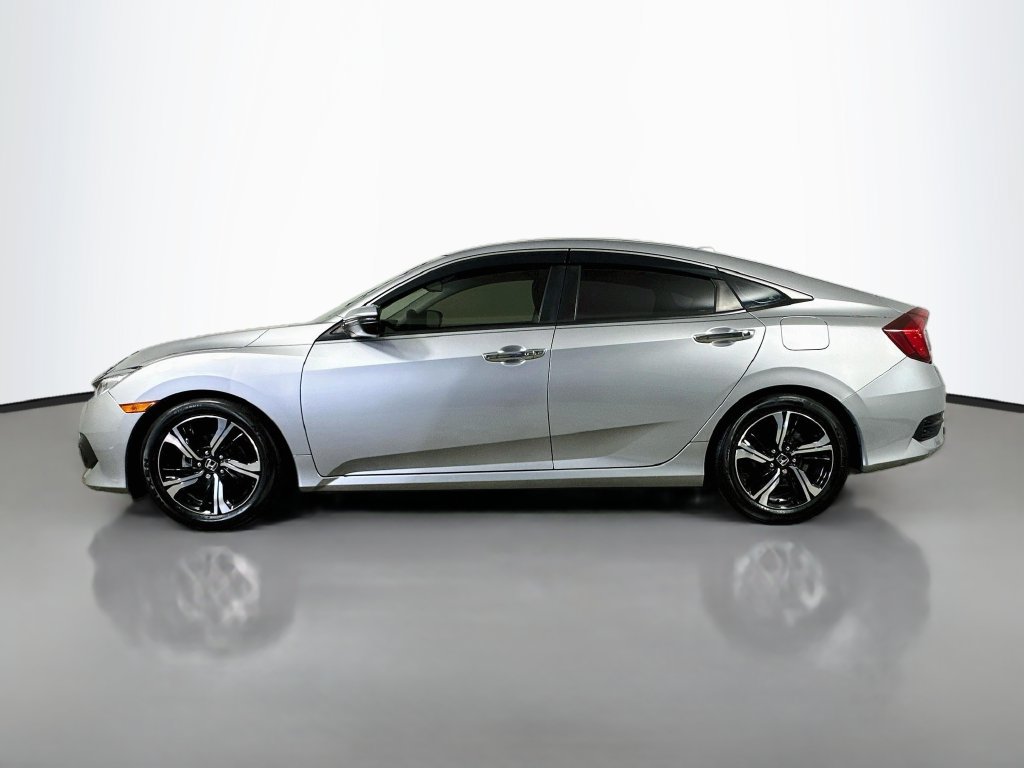 Used 2018 Honda Civic Touring image 4