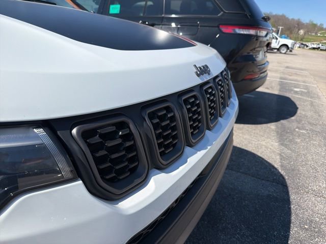 Used 2024 Jeep Compass Trailhawk w/ Trailhawk Elite Group image 9