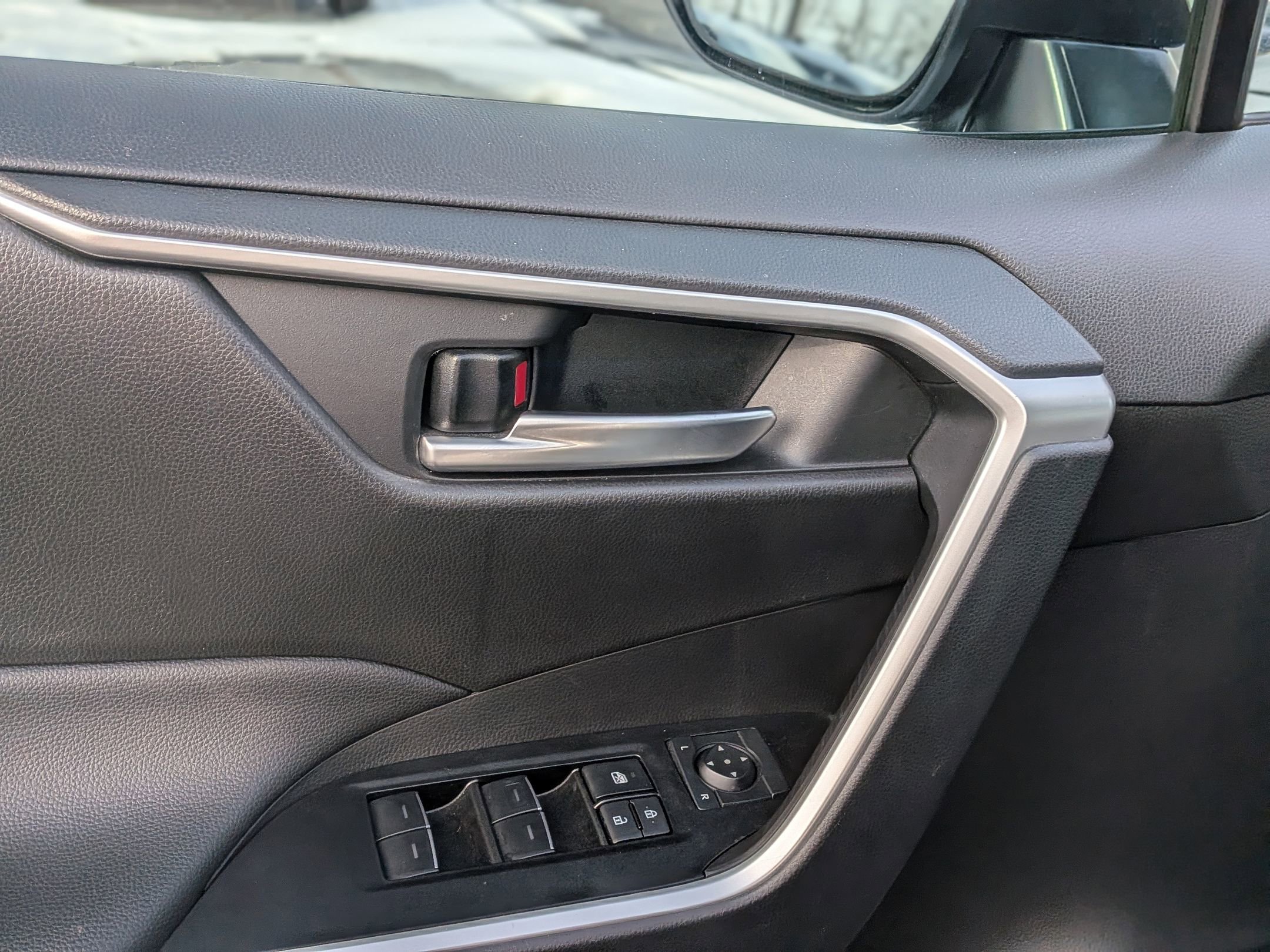 Used 2025 Toyota RAV4 XLE w/ Weather Package image 15