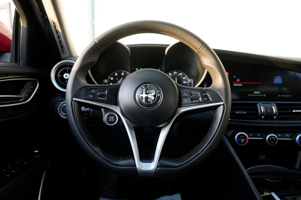 Used 2018 Alfa Romeo Giulia image 42