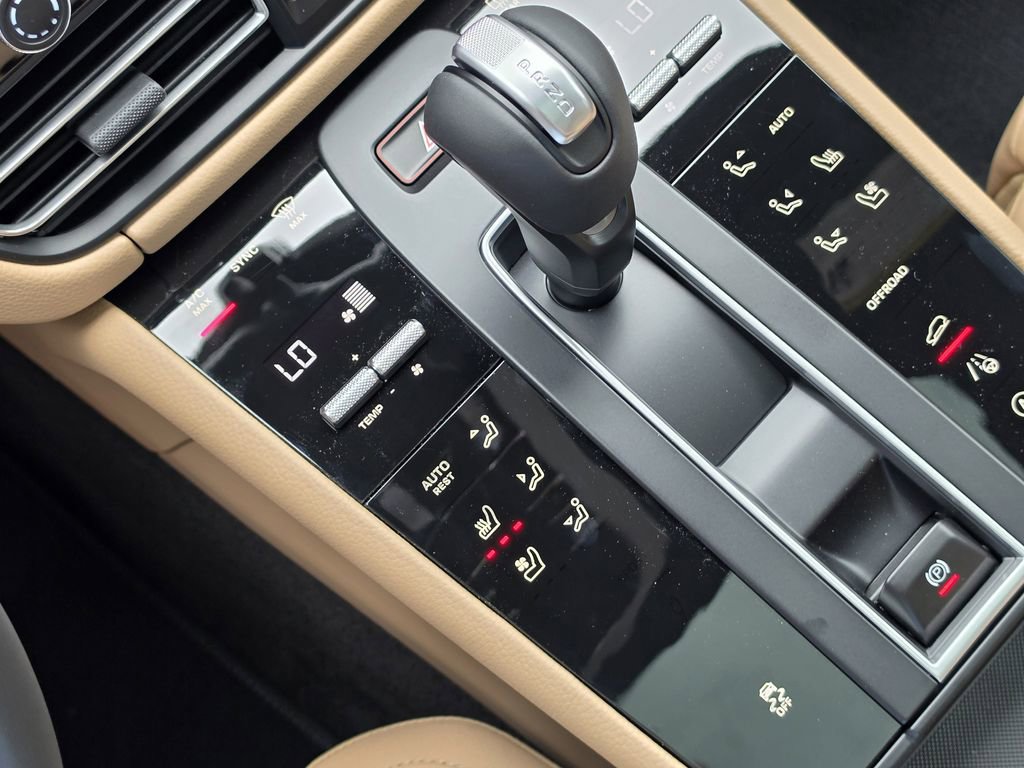 New 2026 Porsche Macan AWD/4WD image 25