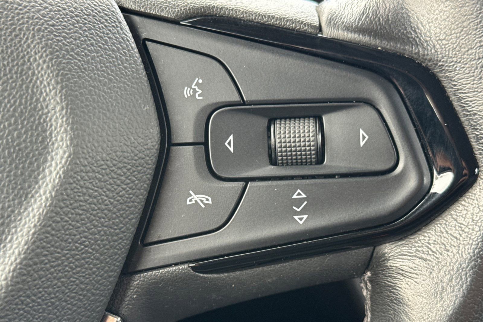 Used 2022 Chevrolet Bolt EUV Premier w/ Super Cruise Package image 26