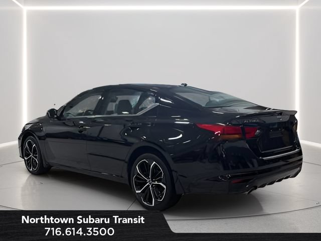 Used 2023 Nissan Altima 2.5 SR w/ SR Premium Package AWD/4WD image 3