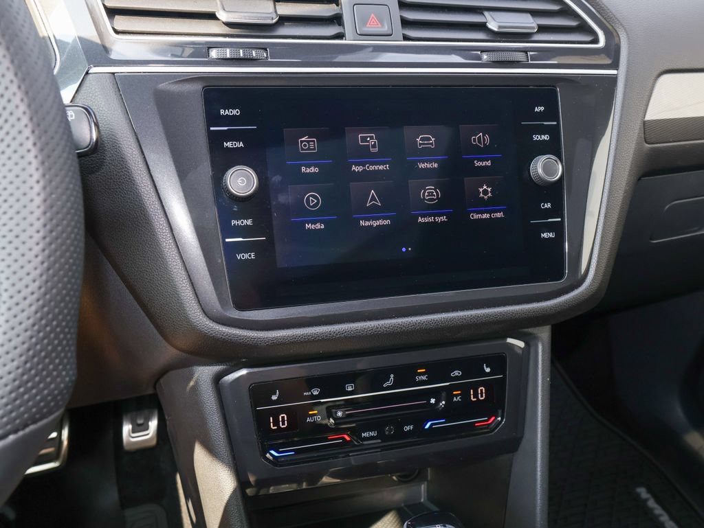 Certified 2024 Volkswagen Tiguan SE R-Line AWD/4WD image 19