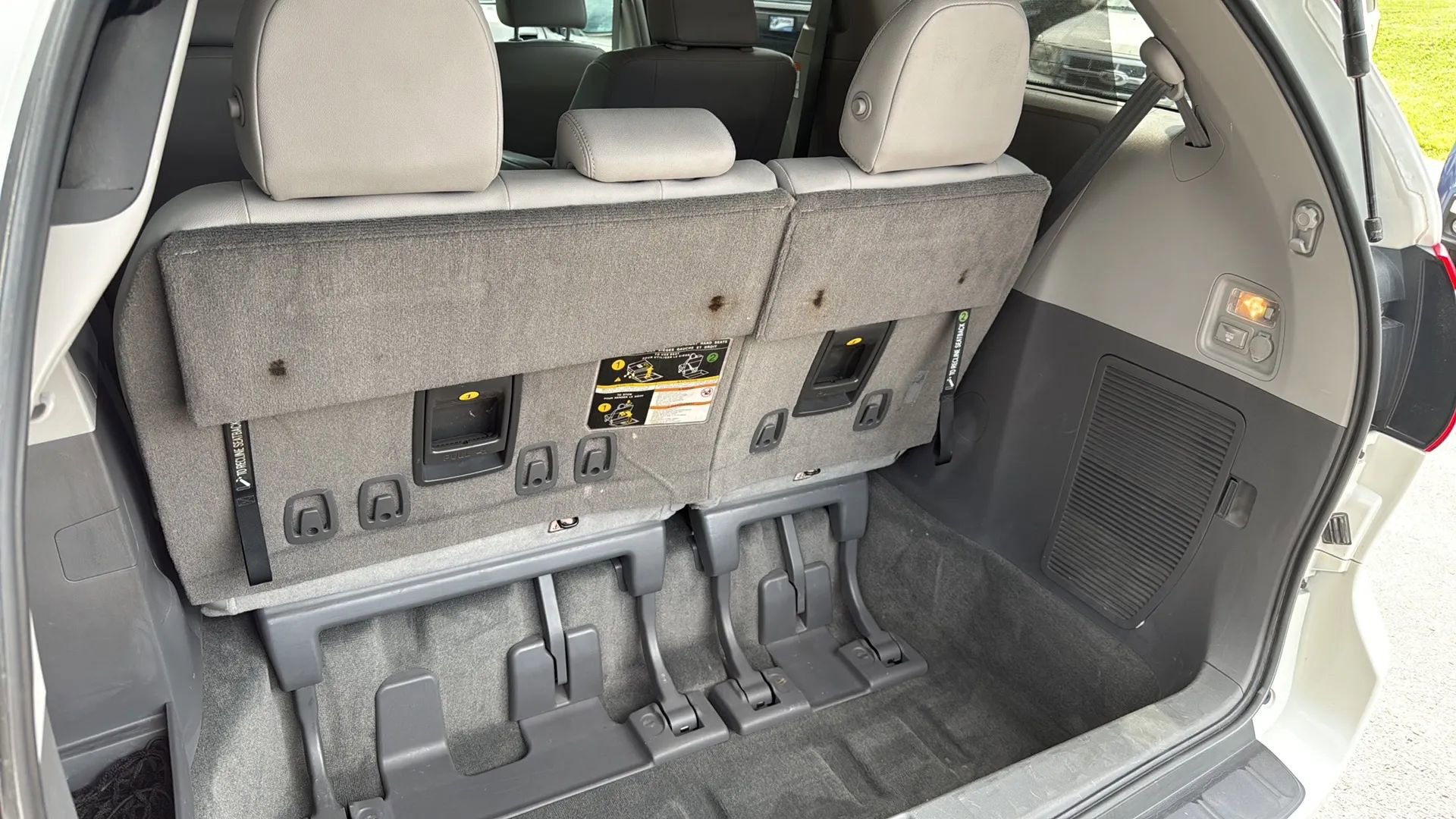 Used 2019 Toyota Sienna XLE image 17