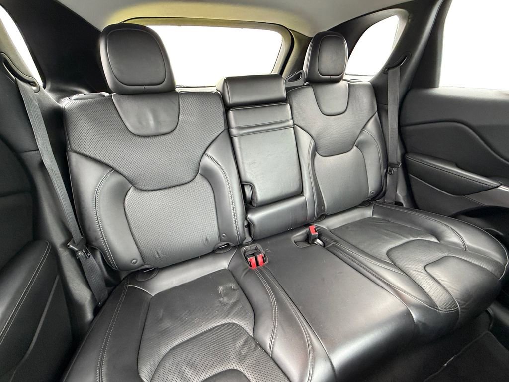 Used 2019 Jeep Cherokee Limited AWD/4WD image 26