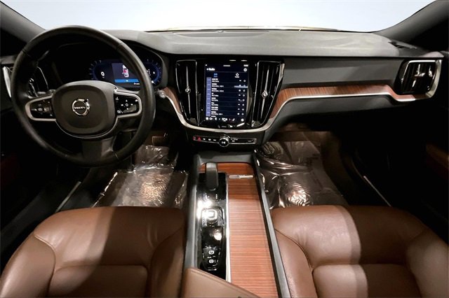Certified 2025 Volvo V60 B5 Cross Country Plus image 17