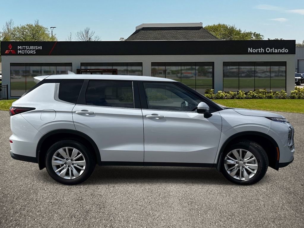 Used 2025 Mitsubishi Outlander ES image 6