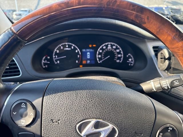 Used 2010 Hyundai Genesis 4.6 w/ Technology Pkg 5 RWD image 11