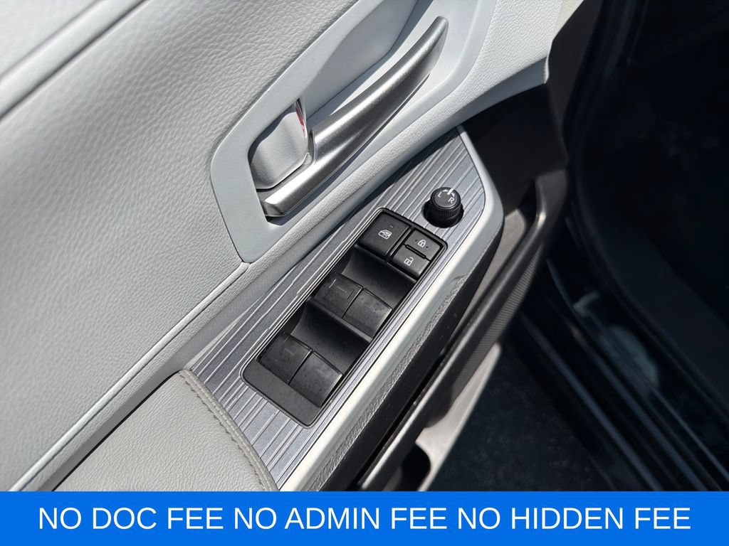 Used 2025 Toyota Sienna XLE FWD image 13