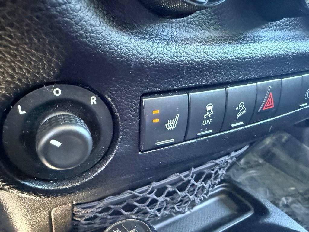 Used 2013 Jeep Wrangler Unlimited Sahara w/ Dual Top Group AWD/4WD image 23