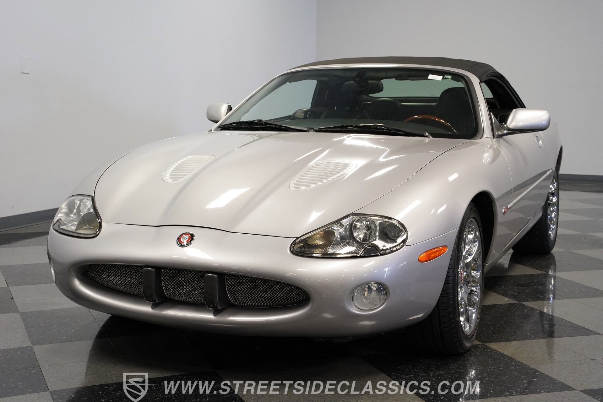 Used 2001 Jaguar XK8 Convertible image 18