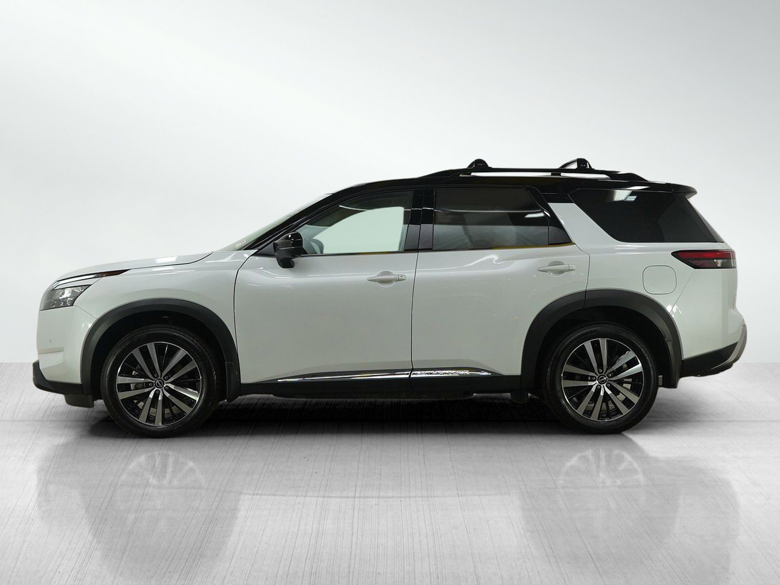 Used 2025 Nissan Pathfinder Platinum w/ Cargo Package image 2