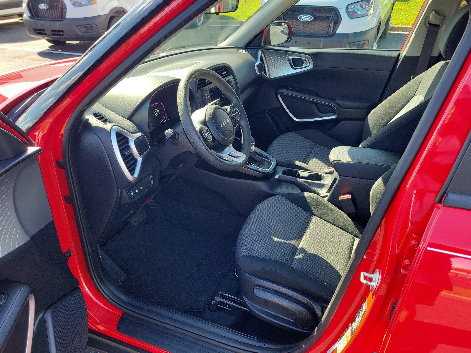 Used 2025 Kia Soul LX FWD image 14