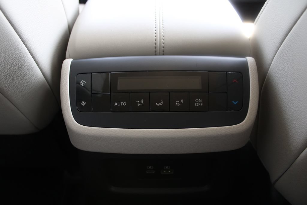 Used 2022 Nissan Pathfinder SL AWD/4WD image 28