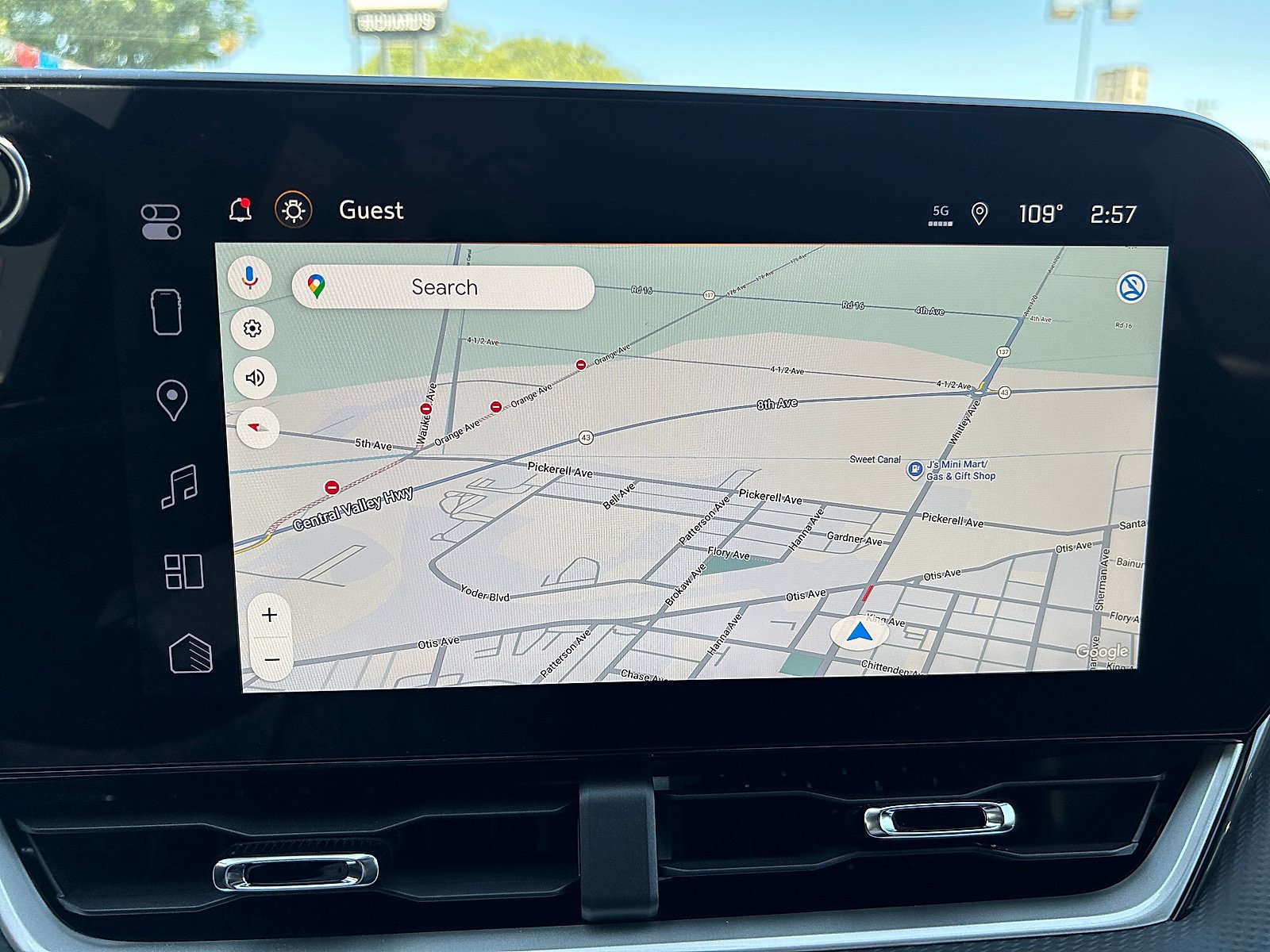 New 2026 Chevrolet Equinox LT w/ Safety and Technology Package FWD image 22