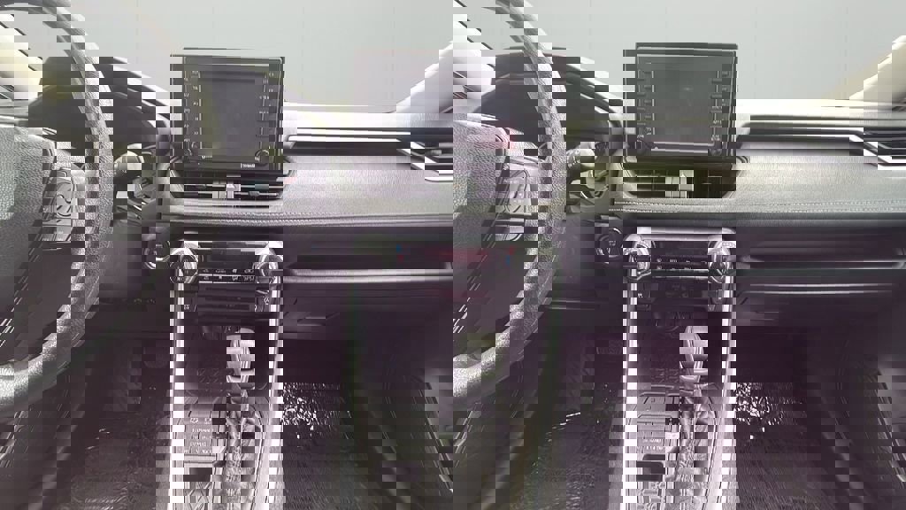 Used 2021 Toyota RAV4 XLE w/ Carpet Mat Package (TMS) AWD/4WD image 21