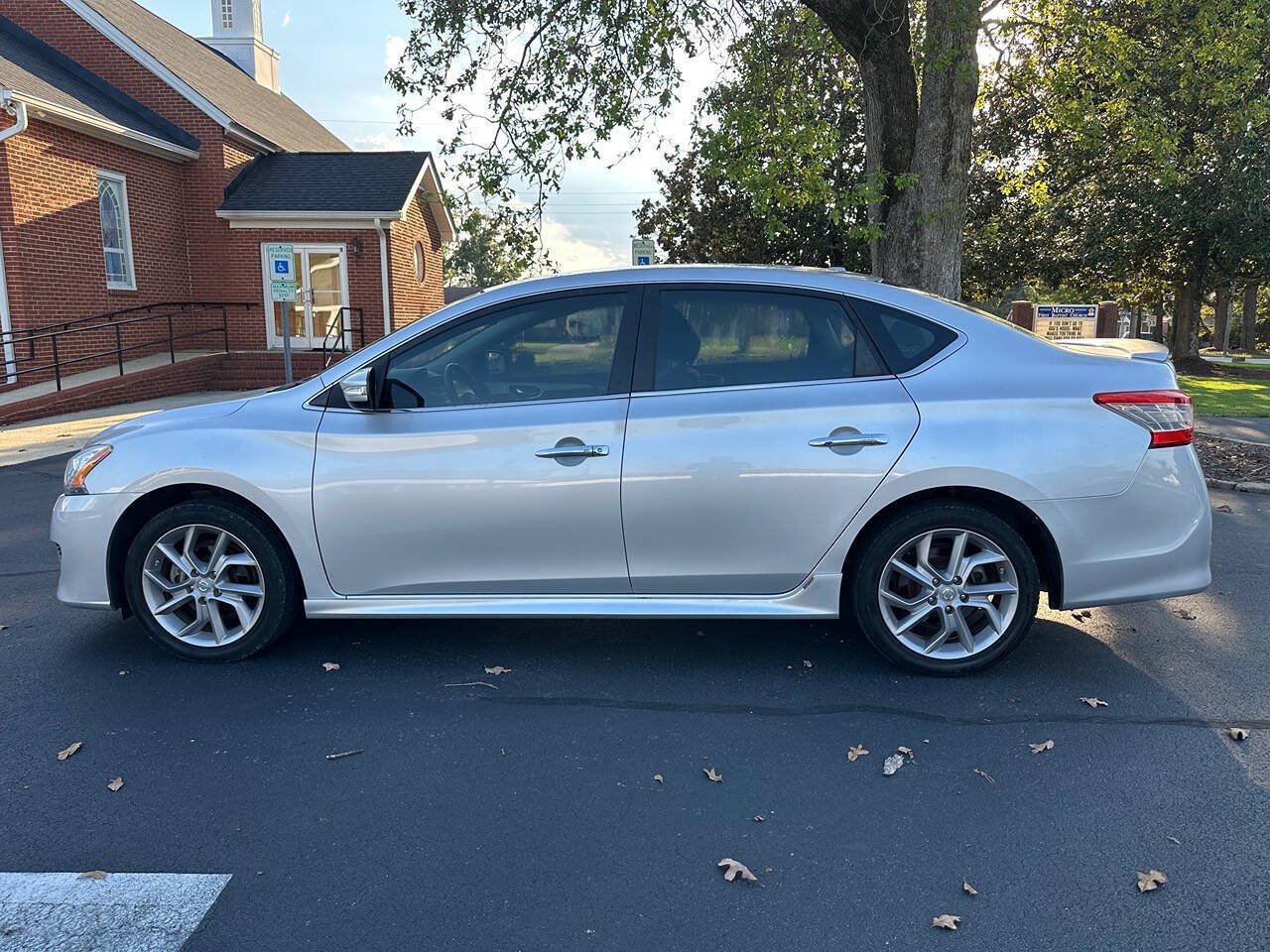 Used 2015 Nissan Sentra SR FWD image 9