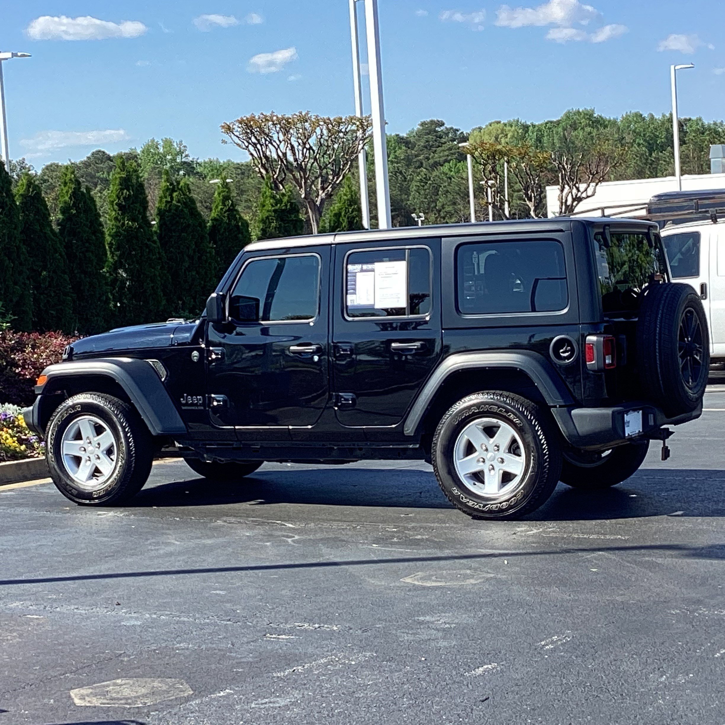 Used 2023 Jeep Wrangler Unlimited Sport AWD/4WD image 9