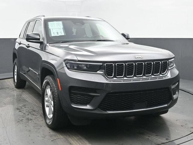 Used 2024 Jeep Grand Cherokee Laredo AWD/4WD image 8