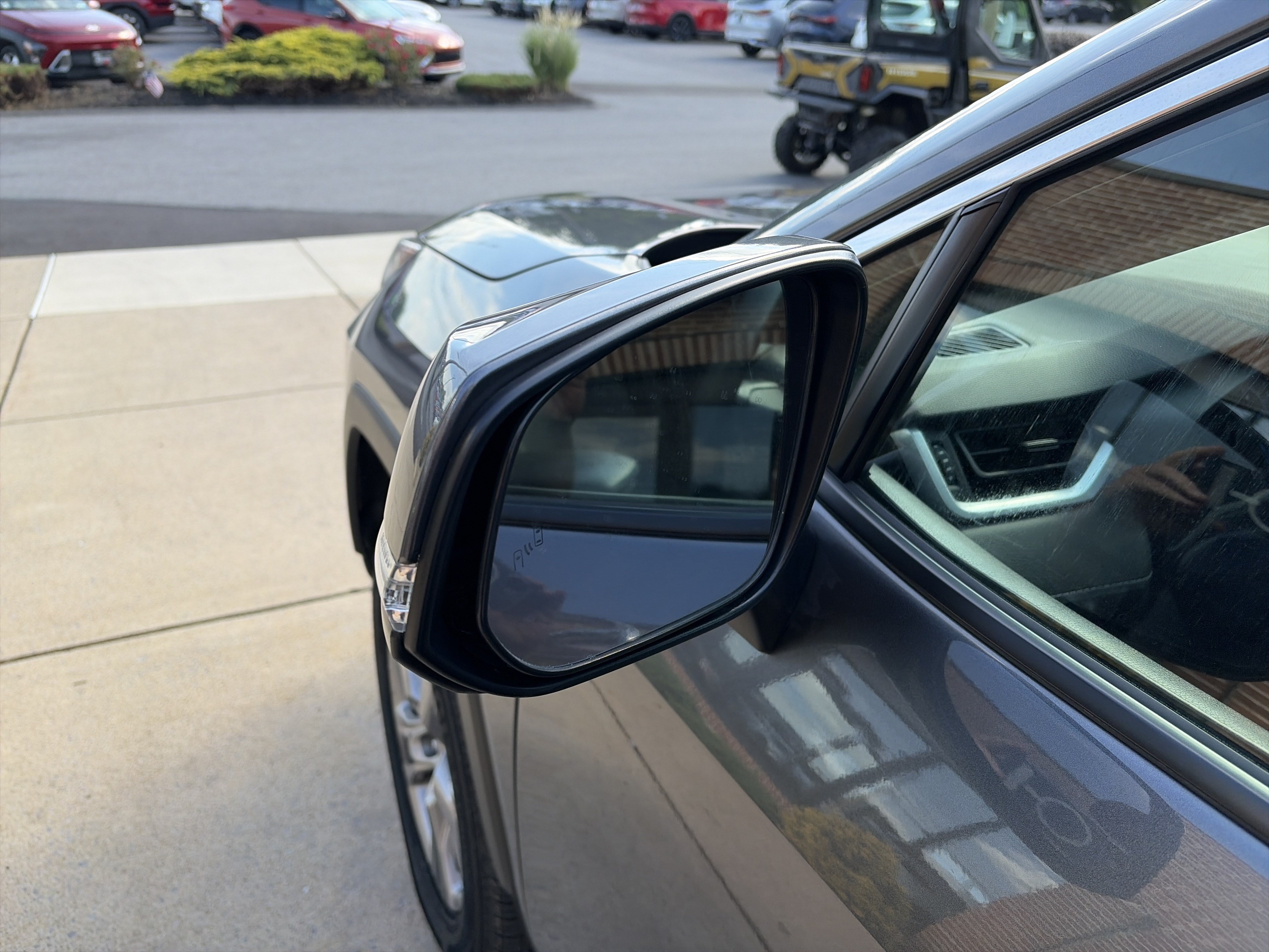 Used 2025 Toyota RAV4 XLE AWD/4WD image 30